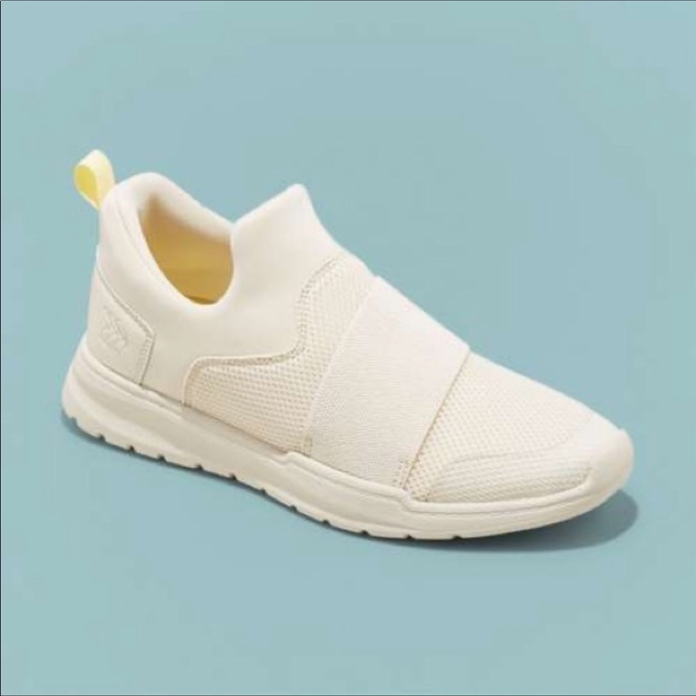 All in motion off white hybrid sneakers / water shoes